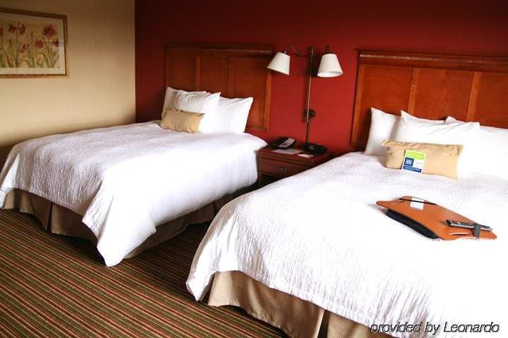 Hampton Inn & Suites Chicago - Libertyville Room photo